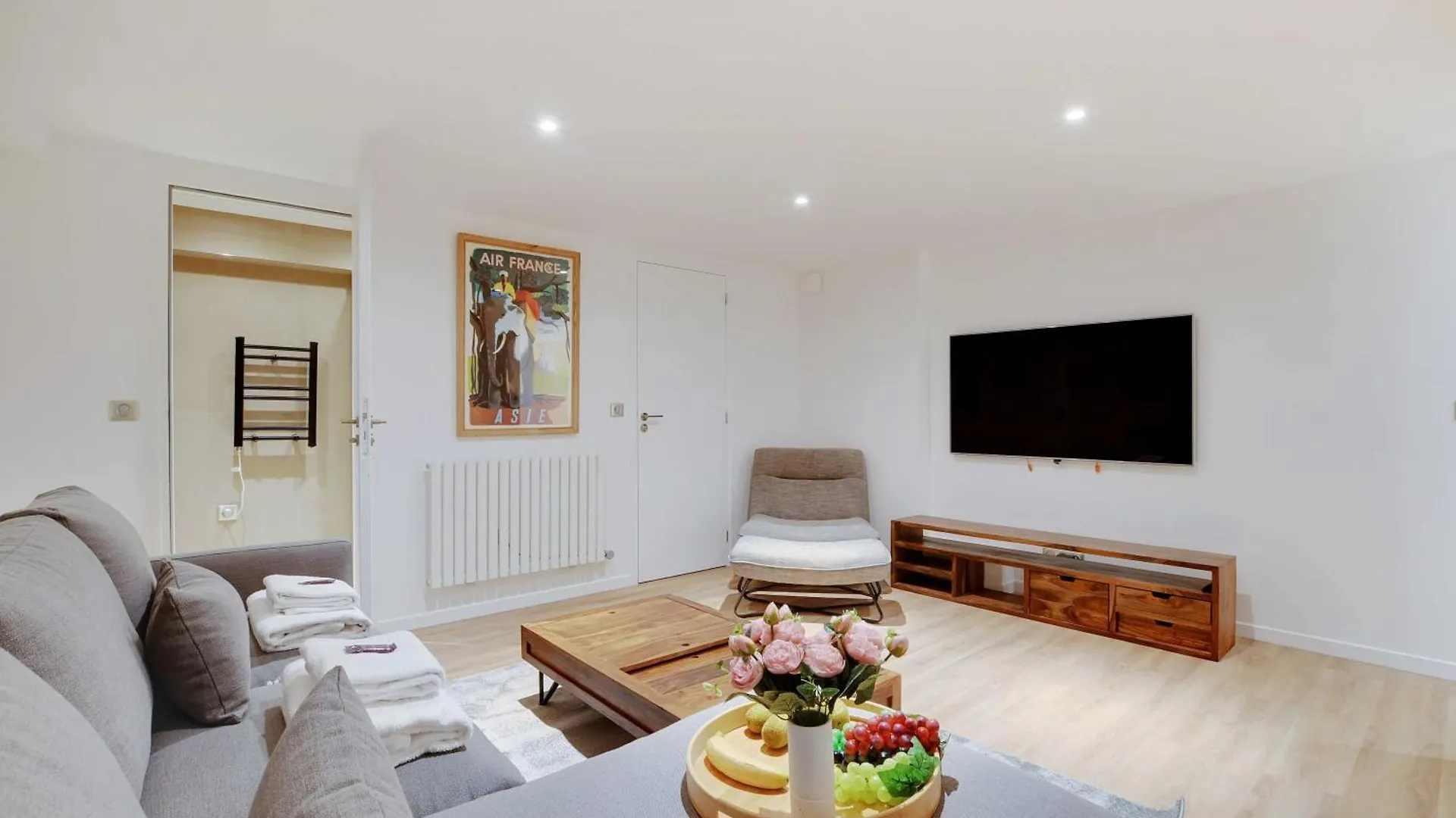 Spacious Apartment - 2Br-4P - Place De Clichy باريس 0*,  فرنسا